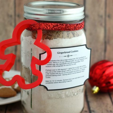 Gingerbread Cookies Gift in a Jar Recipe + FREE Printable Tag